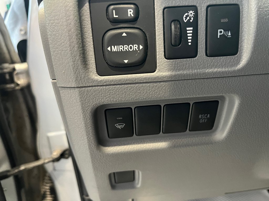 Toyota 4Runner SR5 2013 à Amos, Québec - 13 - w1024h768px