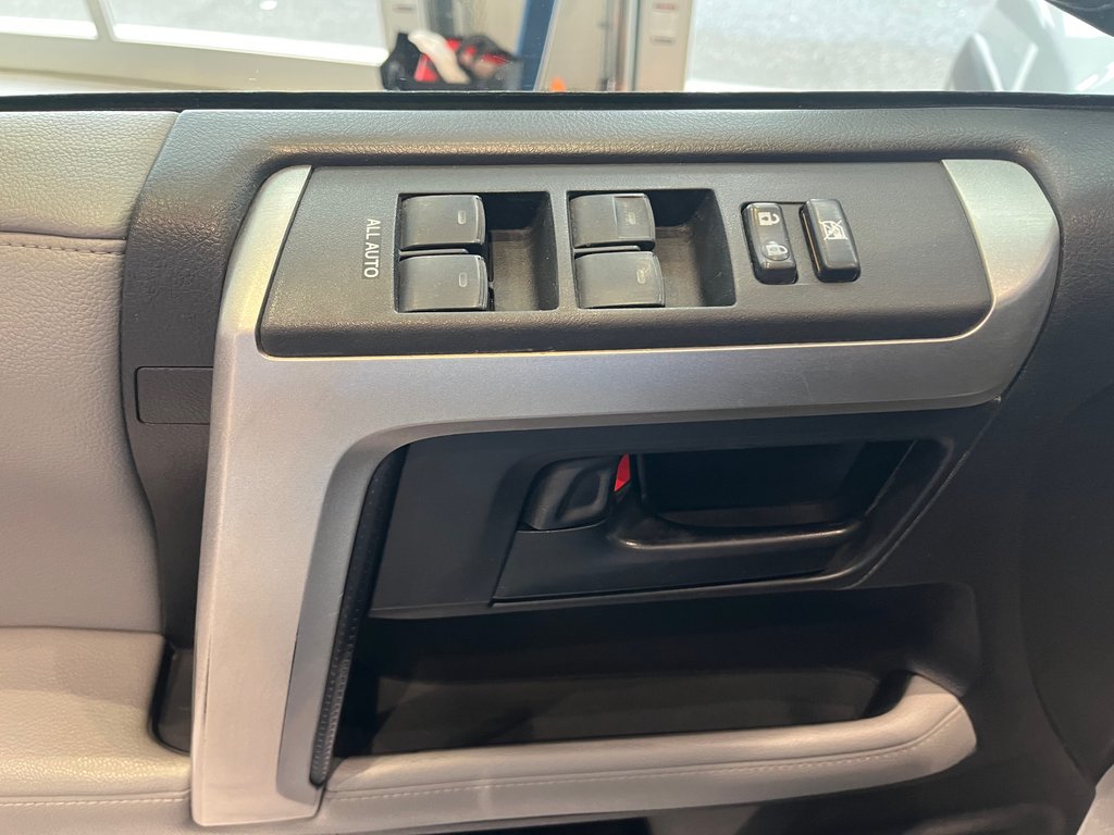 Toyota 4Runner SR5 2013 à Amos, Québec - 12 - w1024h768px