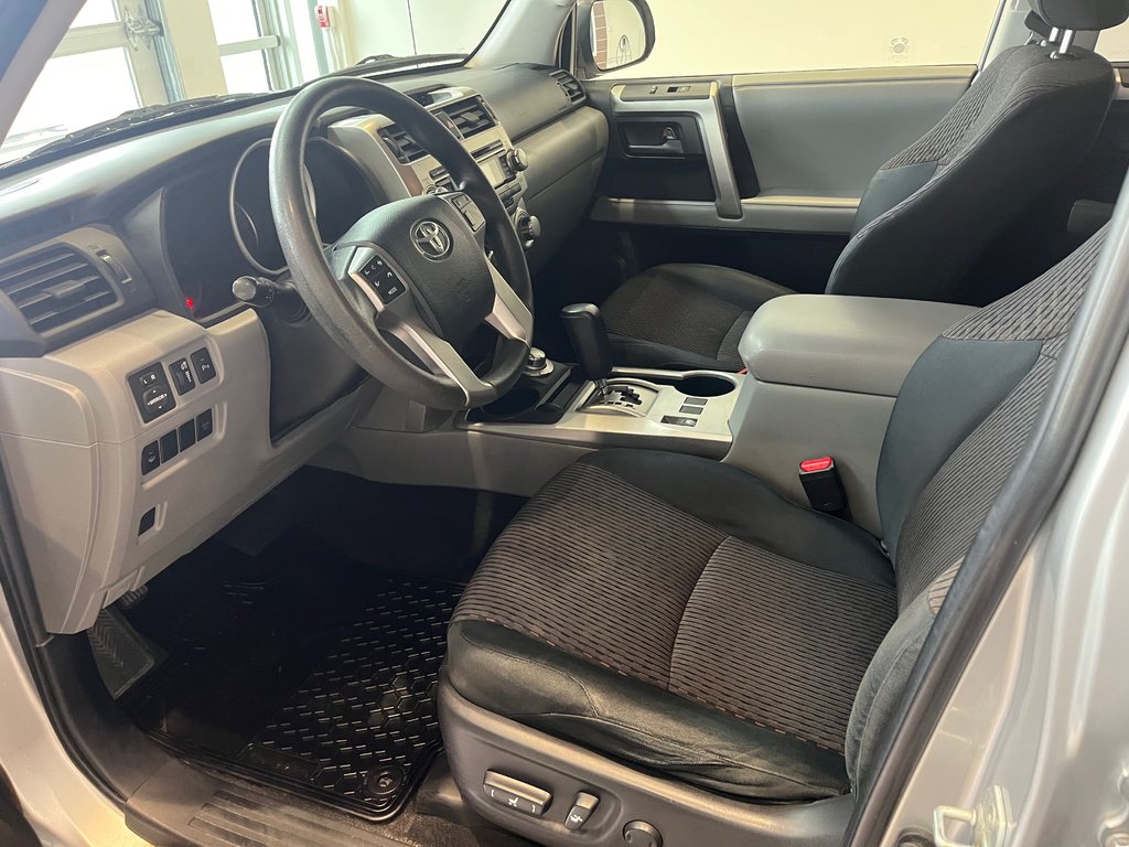 Toyota 4Runner SR5 2013 à Amos, Québec - 10 - w1024h768px
