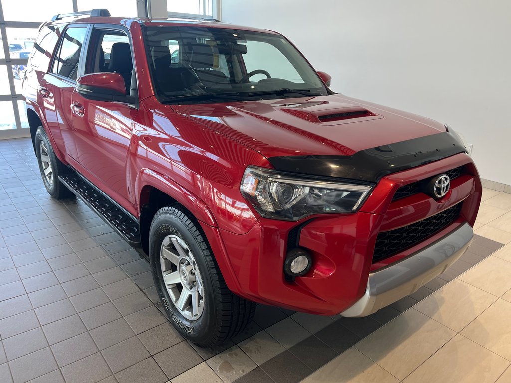 Toyota 4Runner SR5 2016 à Amos, Québec - 2 - w1024h768px
