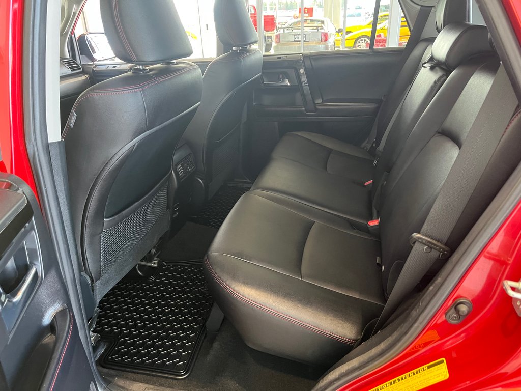 Toyota 4Runner SR5 2016 à Amos, Québec - 7 - w1024h768px