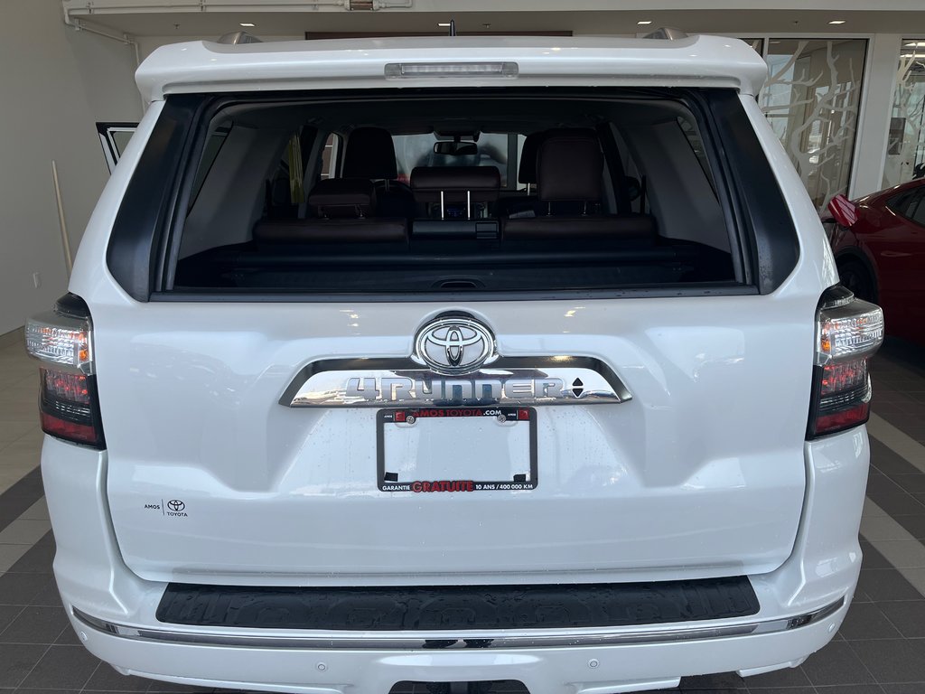 2017 Toyota 4Runner SR5 limited in Amos, Quebec - 9 - w1024h768px