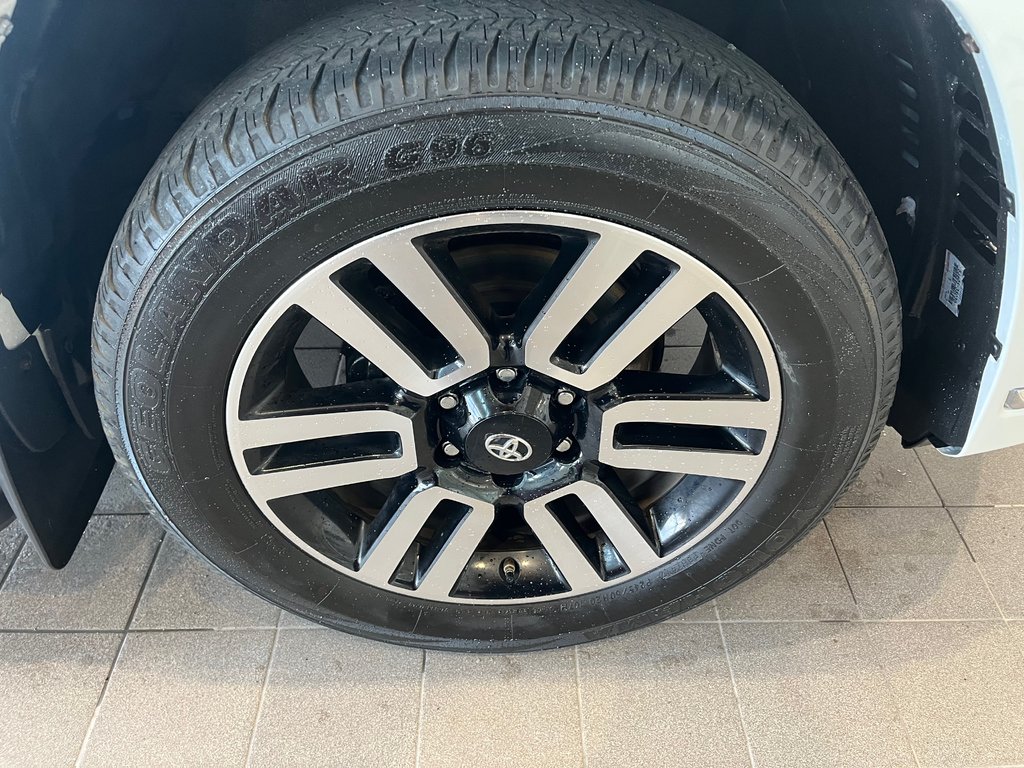 2017 Toyota 4Runner SR5 limited in Amos, Quebec - 11 - w1024h768px