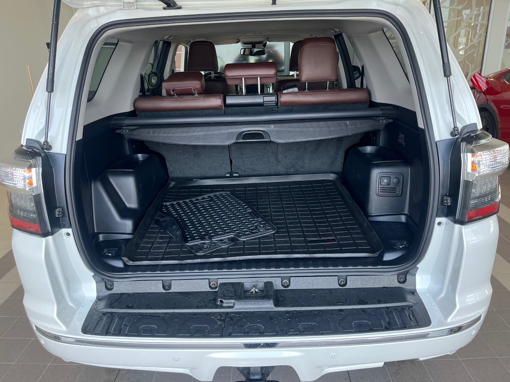 2017 Toyota 4Runner SR5 limited in Amos, Quebec - 10 - w1024h768px