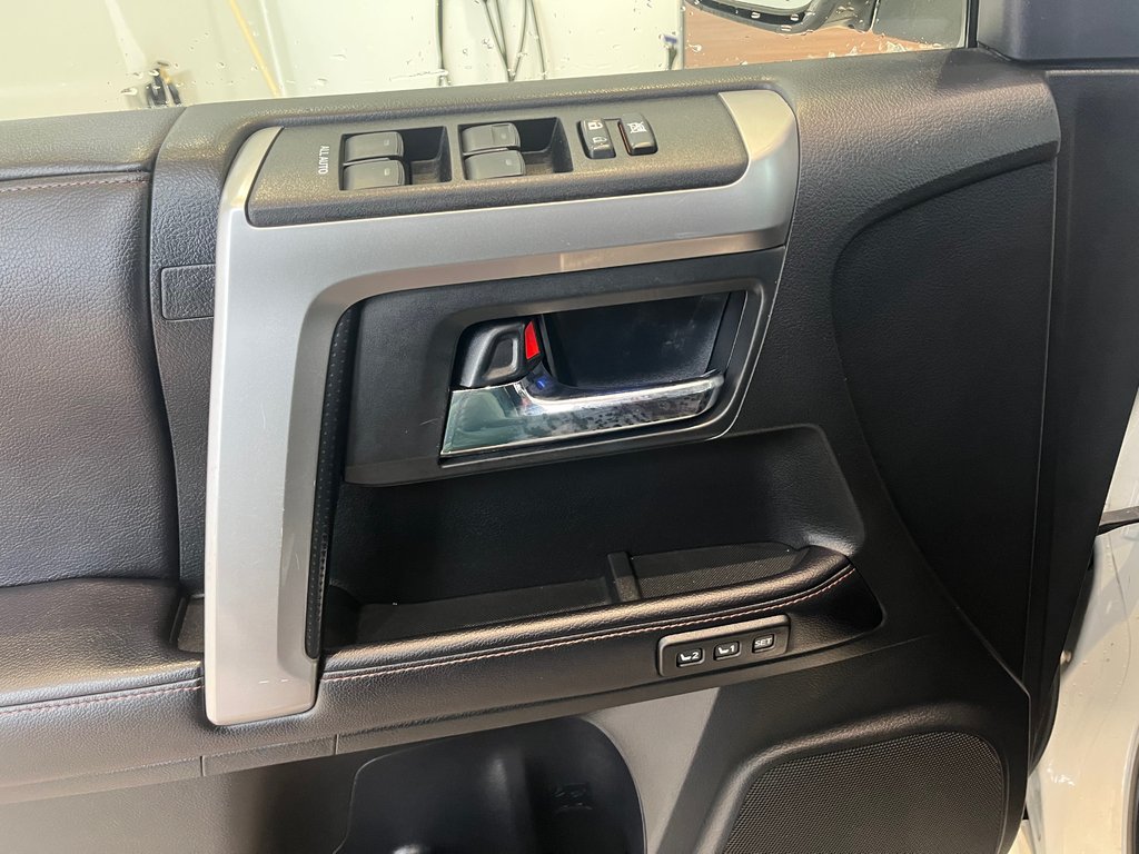 Toyota 4Runner SR5 limited 2017 à Amos, Québec - 14 - w1024h768px