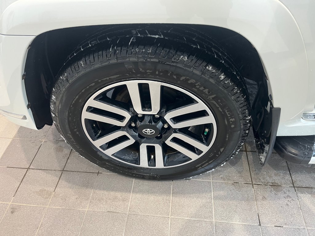 Toyota 4Runner SR5 limited 2017 à Amos, Québec - 16 - w1024h768px