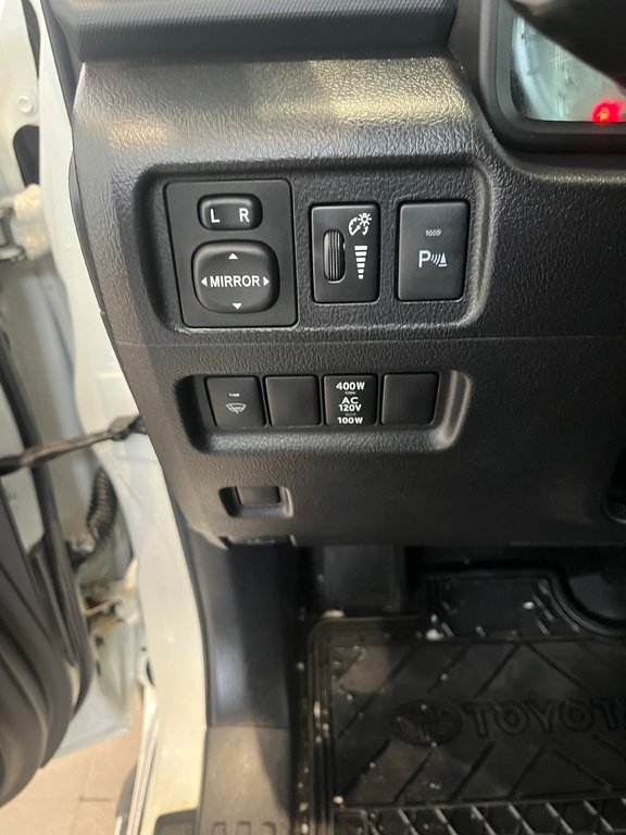 Toyota 4Runner SR5 limited 2017 à Amos, Québec - 15 - w1024h768px