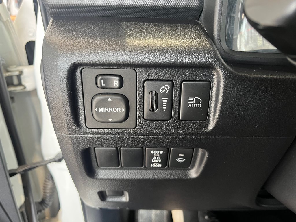Toyota 4Runner SR5 2023 à Amos, Québec - 17 - w1024h768px