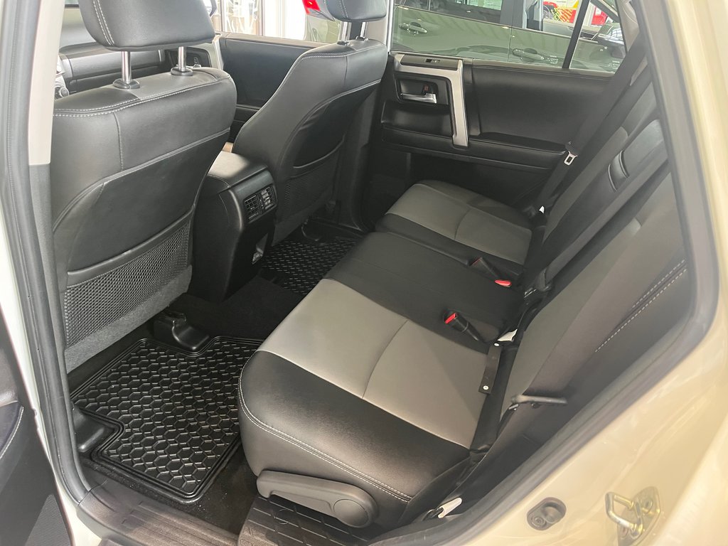 Toyota 4Runner SR5 2023 à Amos, Québec - 13 - w1024h768px