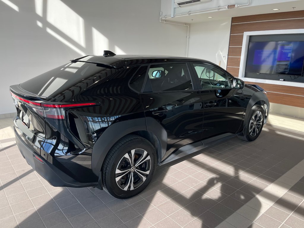 Toyota BZ4X XLE 2023 à Amos, Québec - 4 - w1024h768px