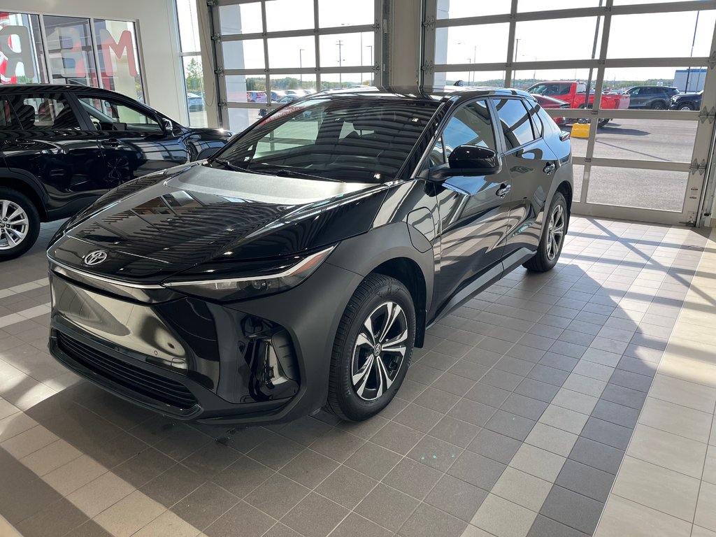 Toyota BZ4X XLE 2023 à Amos, Québec - 3 - w1024h768px