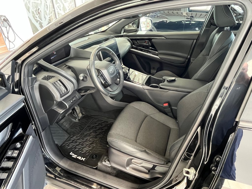 Toyota BZ4X XLE 2023 à Amos, Québec - 10 - w1024h768px