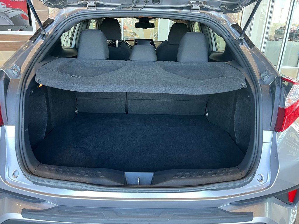 Toyota C-HR LE 2019 à Amos, Québec - 9 - w1024h768px