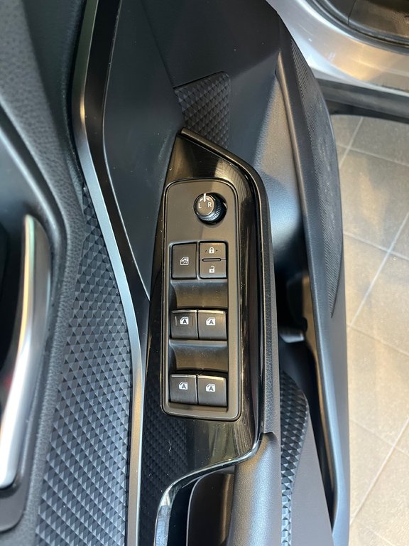Toyota C-HR LE 2019 à Amos, Québec - 12 - w1024h768px