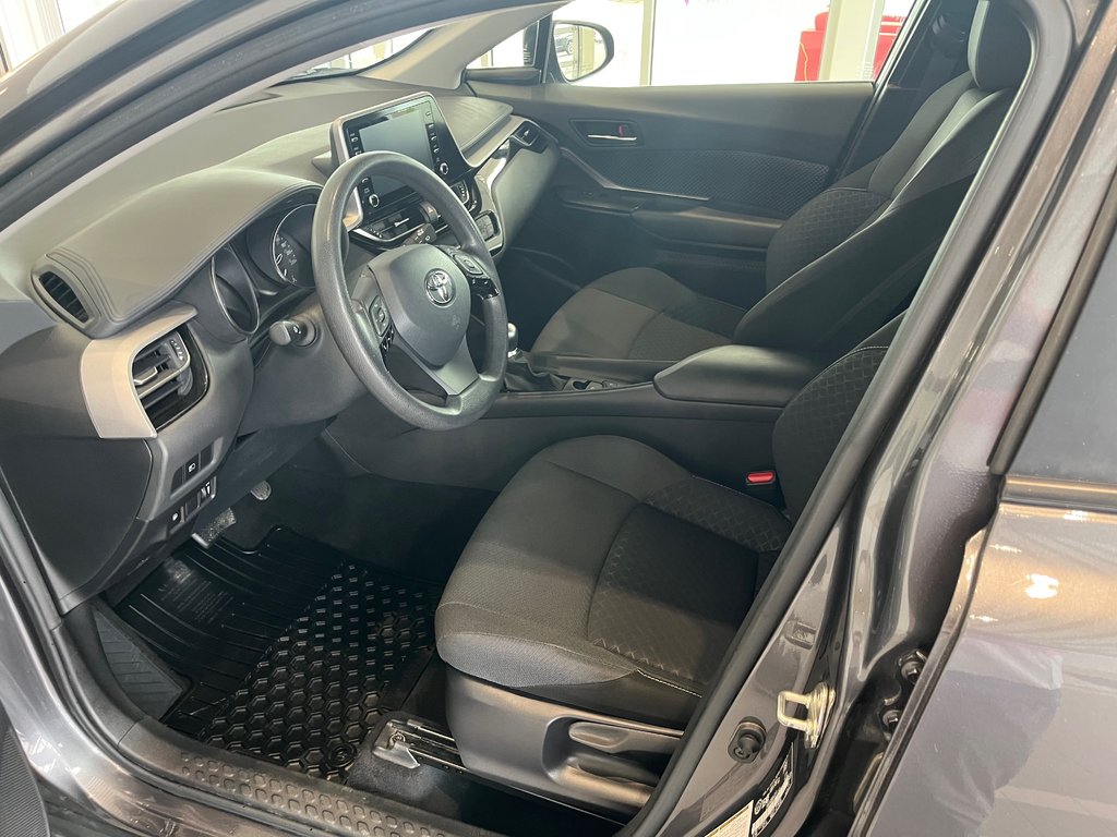 Toyota C-HR LE 2021 à Amos, Québec - 7 - w1024h768px