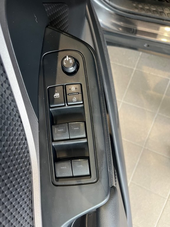 Toyota C-HR LE 2021 à Amos, Québec - 8 - w1024h768px