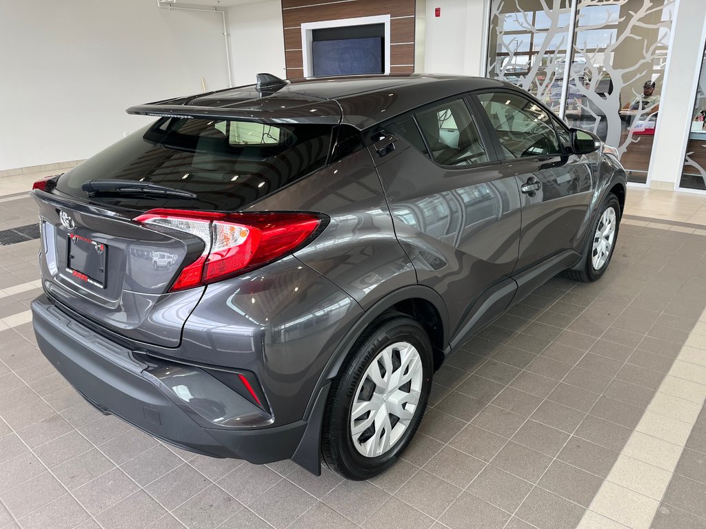 Toyota C-HR LE 2021 à Amos, Québec - 3 - w1024h768px