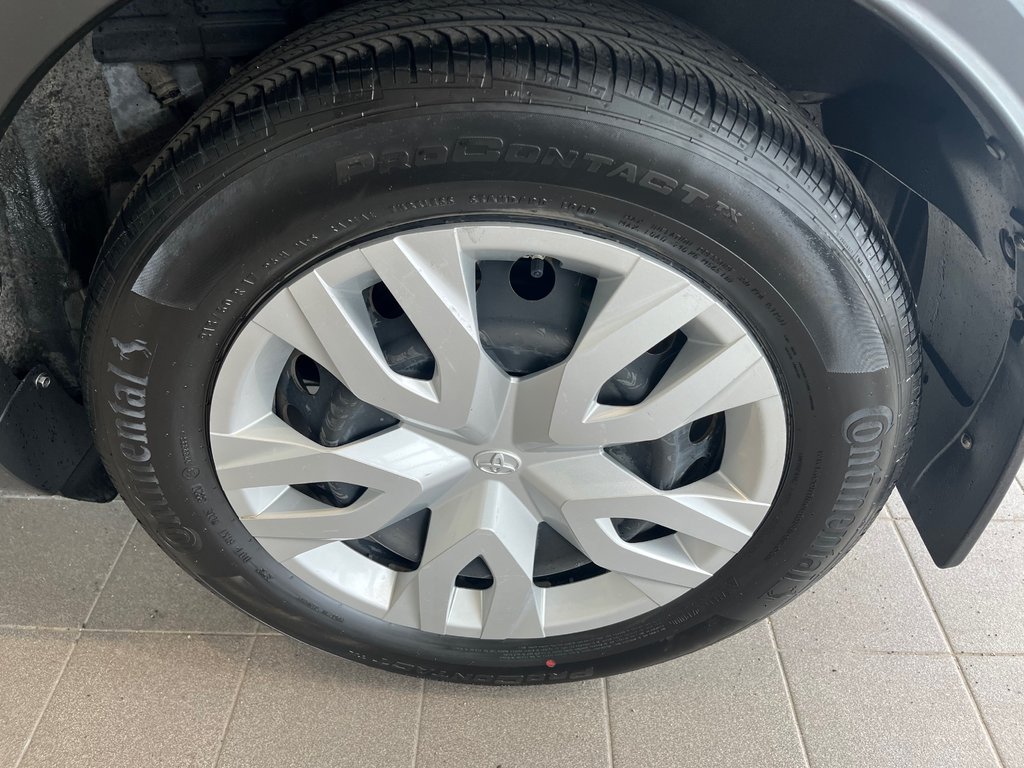 Toyota C-HR LE 2021 à Amos, Québec - 16 - w1024h768px