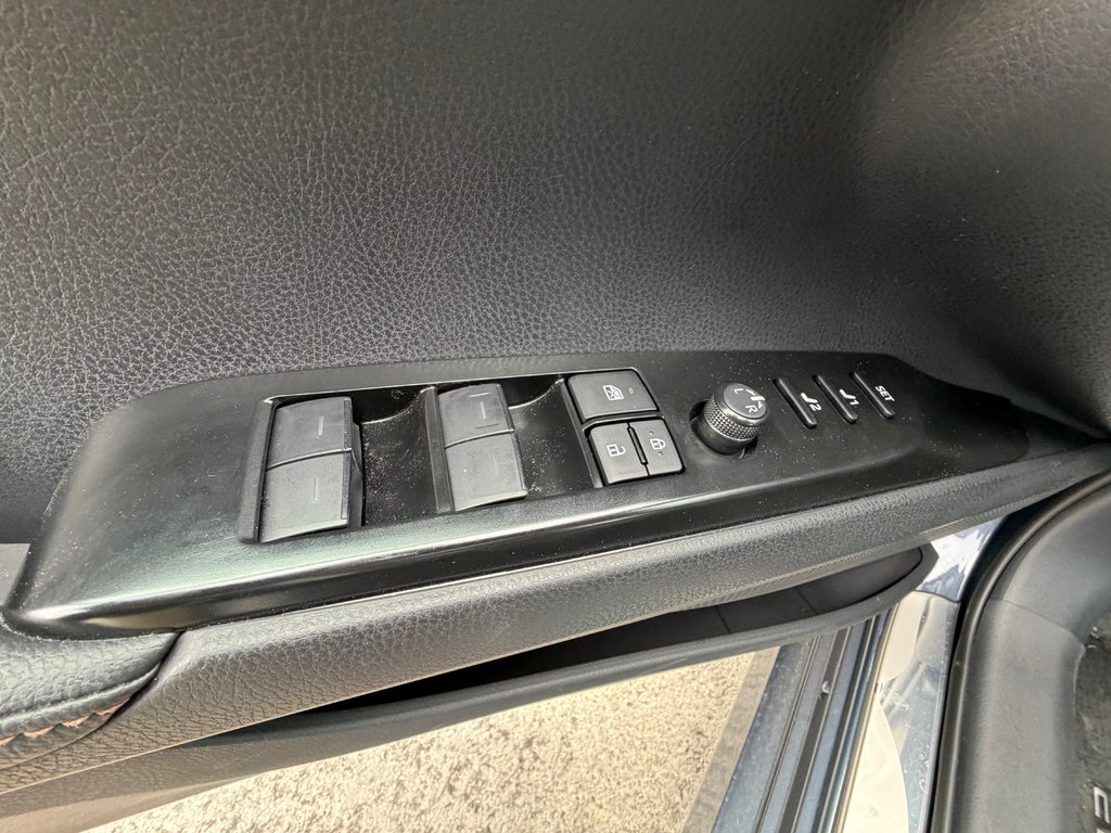 2026 Toyota Camry Hybrid XLE AWD in Amos, Quebec - 8 - w1024h768px