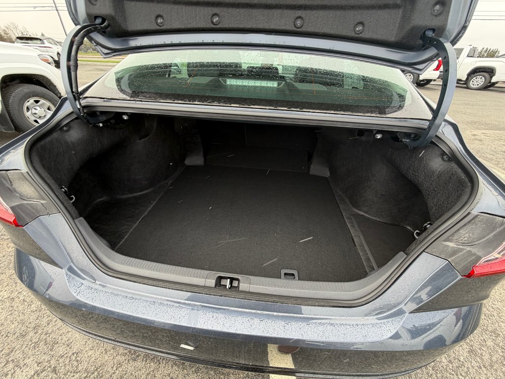 2026 Toyota Camry Hybrid XLE AWD in Amos, Quebec - 7 - w1024h768px