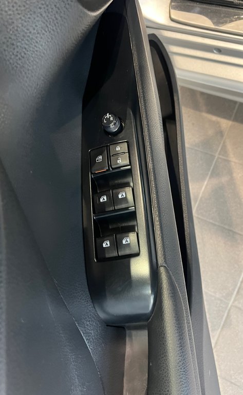 Toyota Camry SE 2018 à Amos, Québec - 12 - w1024h768px