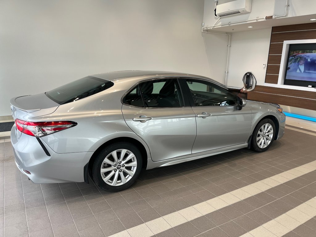 Toyota Camry SE 2018 à Amos, Québec - 4 - w1024h768px