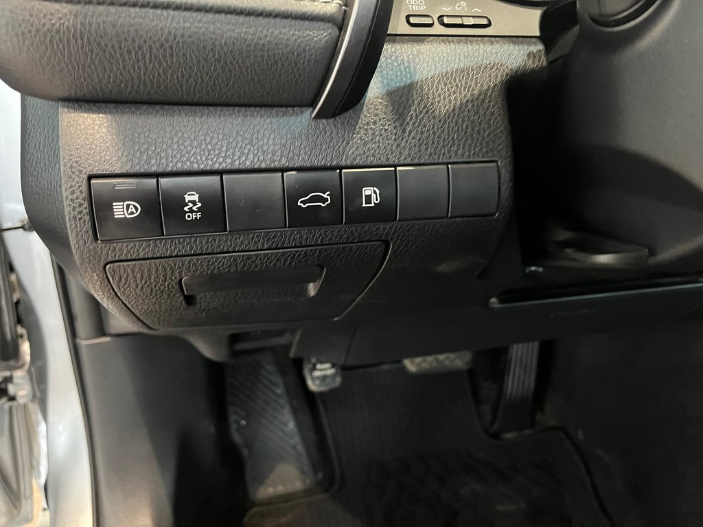 Toyota Camry SE 2018 à Amos, Québec - 13 - w1024h768px