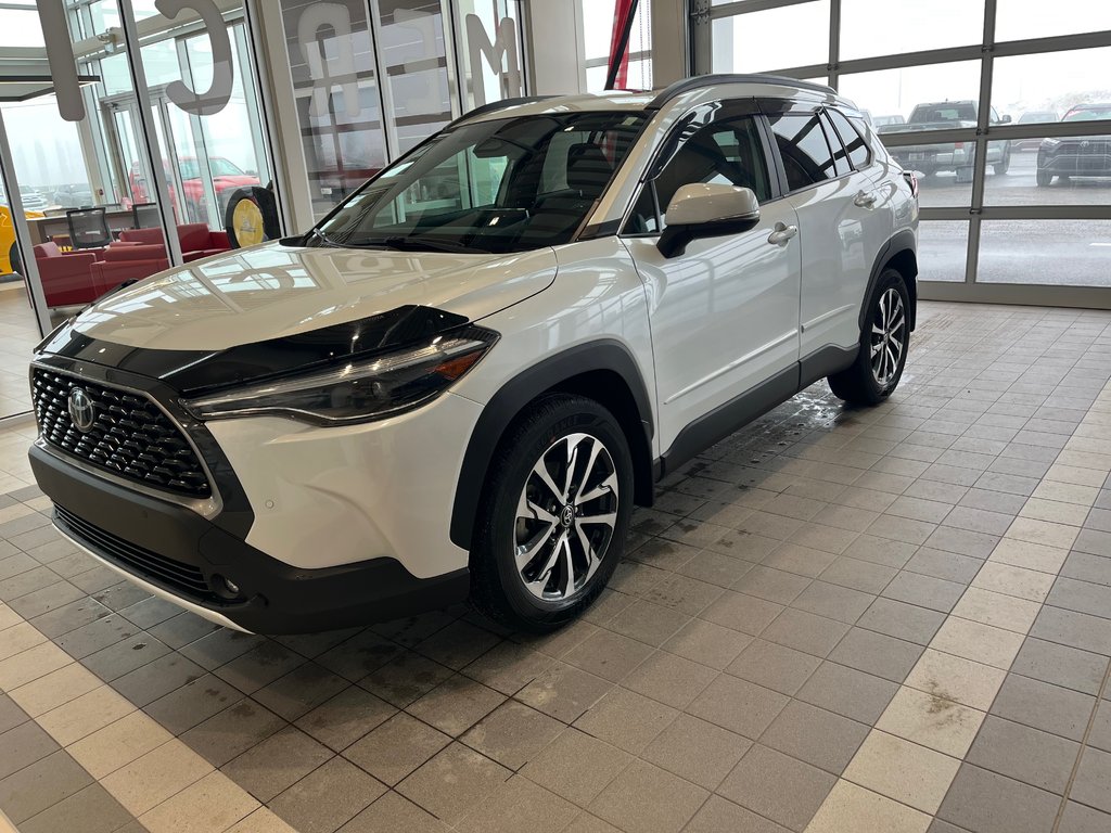 Toyota Corolla Cross XLE 2023 à Amos, Québec - 3 - w1024h768px