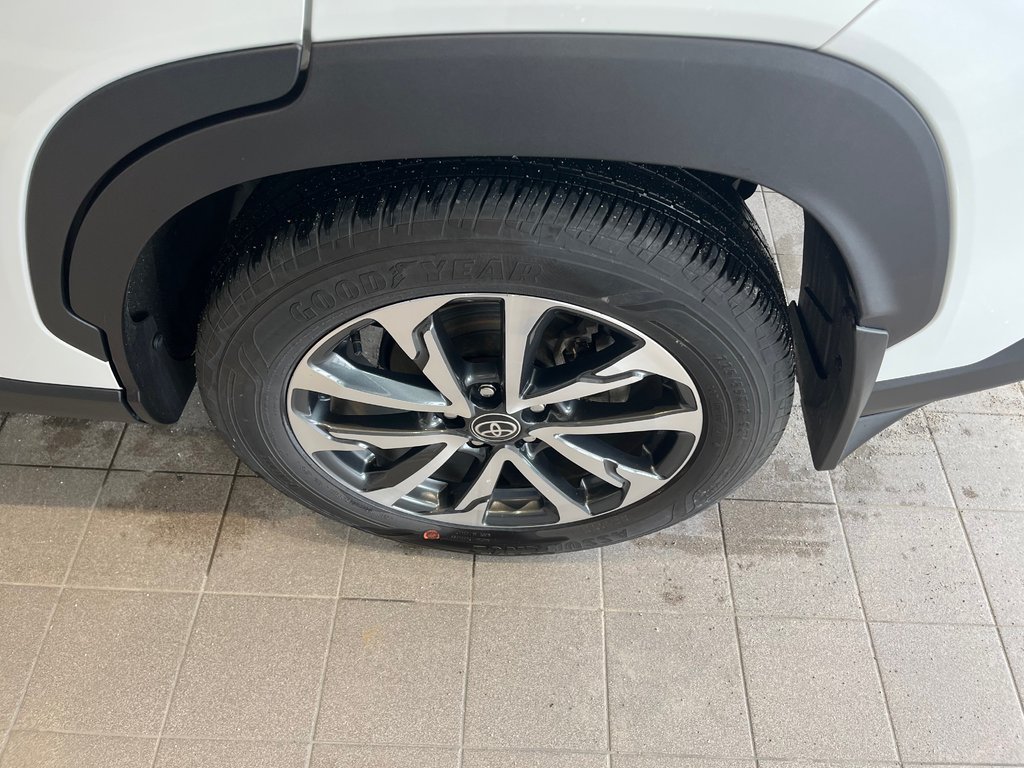Toyota Corolla Cross XLE 2023 à Amos, Québec - 8 - w1024h768px