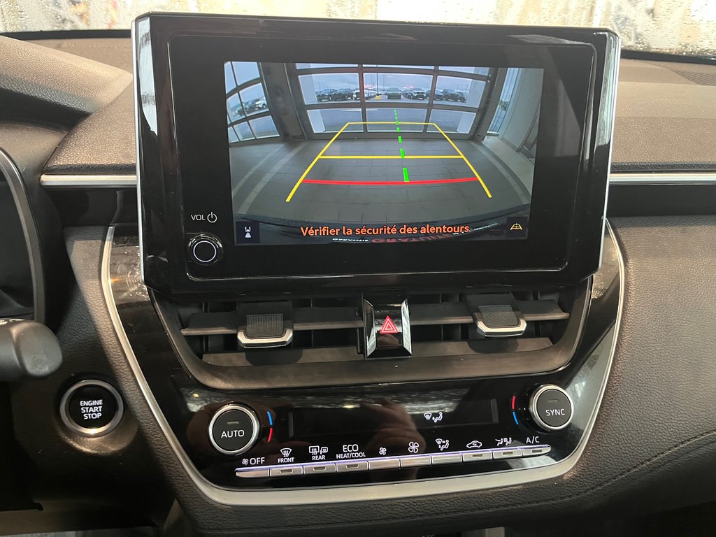 2023 Toyota Corolla Cross XLE in Amos, Quebec - 16 - w1024h768px