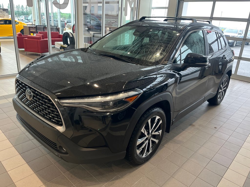 2023 Toyota Corolla Cross XLE in Amos, Quebec - 6 - w1024h768px