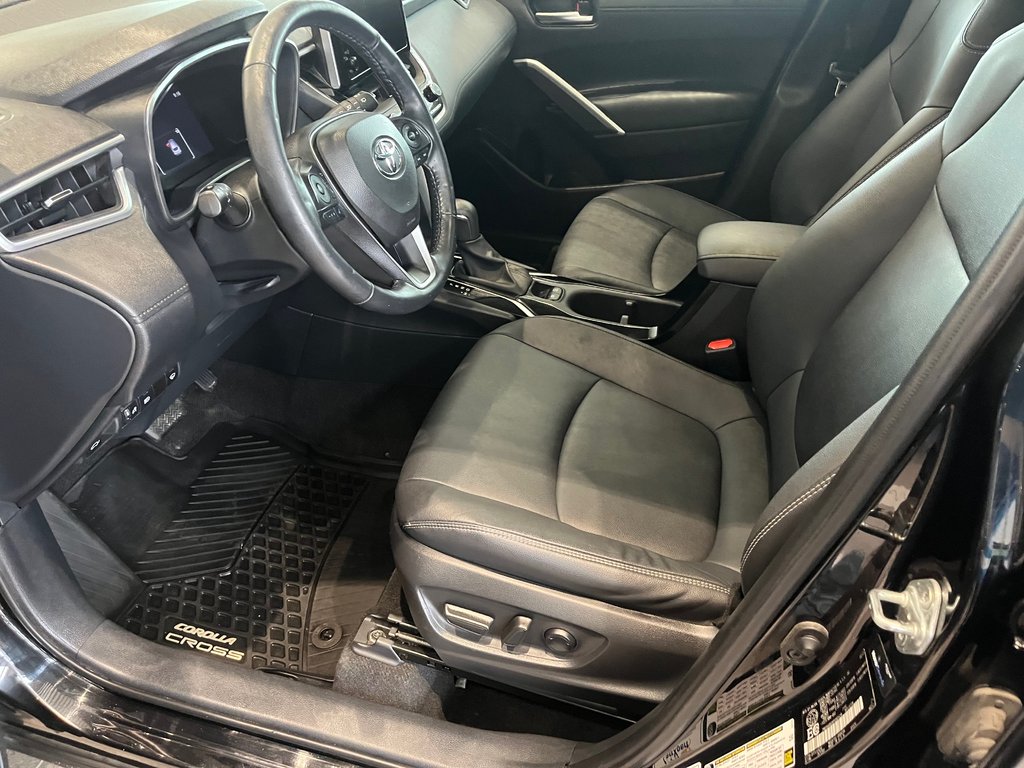 2023 Toyota Corolla Cross XLE in Amos, Quebec - 10 - w1024h768px
