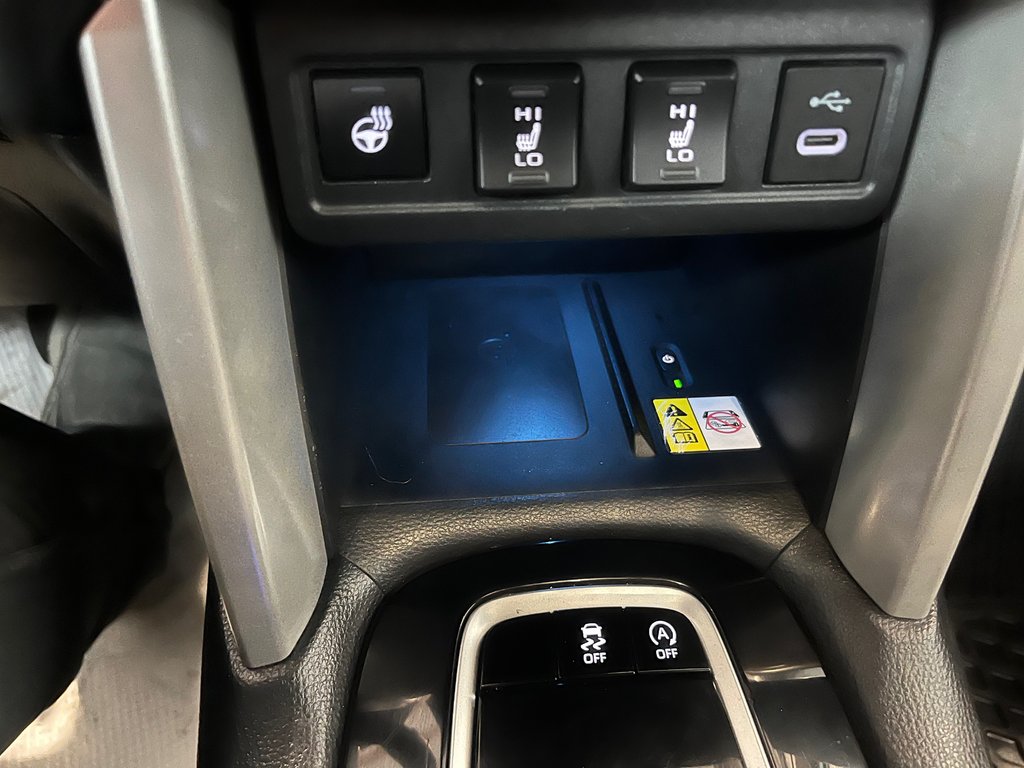 2023 Toyota Corolla Cross XLE in Amos, Quebec - 17 - w1024h768px