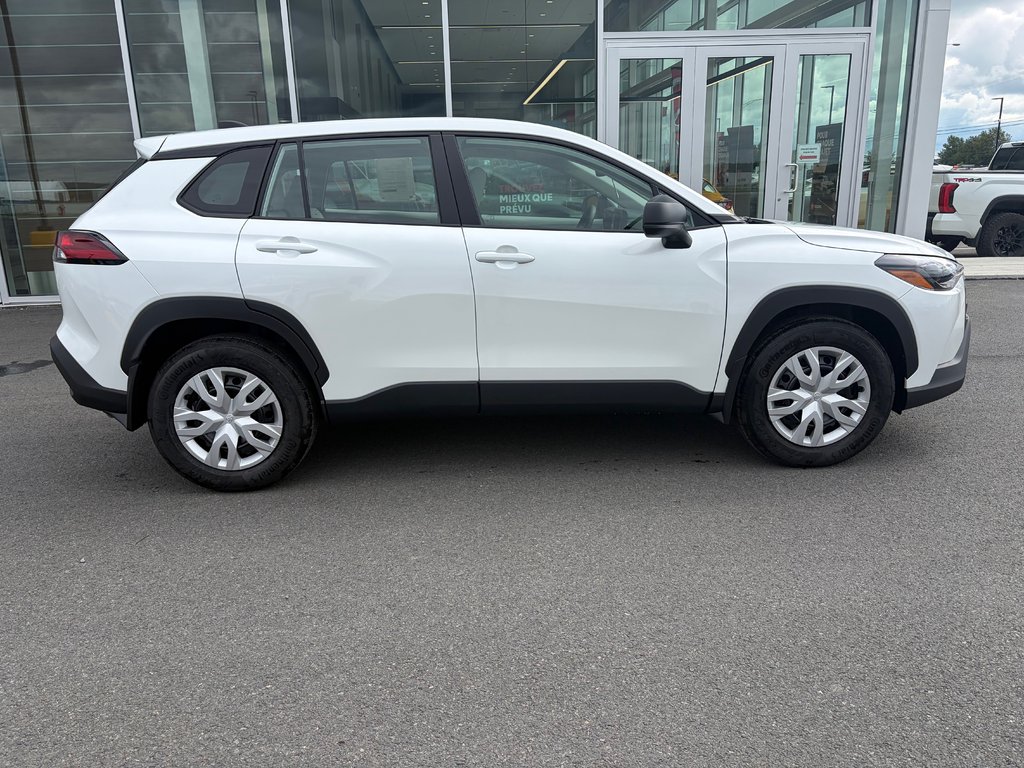 2026 Toyota Corolla Cross L AWD in Amos, Quebec - 6 - w1024h768px