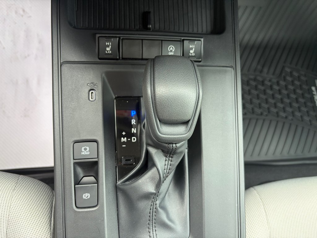 2026 Toyota Corolla Cross L AWD in Amos, Quebec - 14 - w1024h768px
