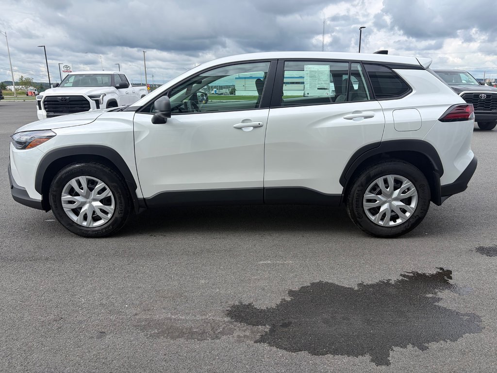 2026 Toyota Corolla Cross L AWD in Amos, Quebec - 2 - w1024h768px