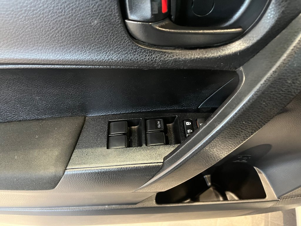 2018 Toyota Corolla CE in Amos, Quebec - 10 - w1024h768px