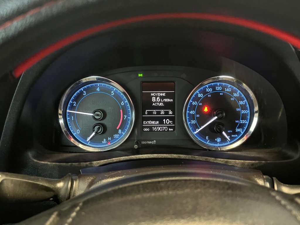 2018 Toyota Corolla CE in Amos, Quebec - 12 - w1024h768px