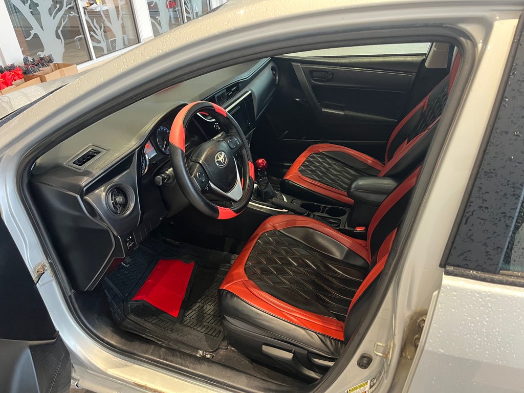 2018 Toyota Corolla CE in Amos, Quebec - 9 - w1024h768px