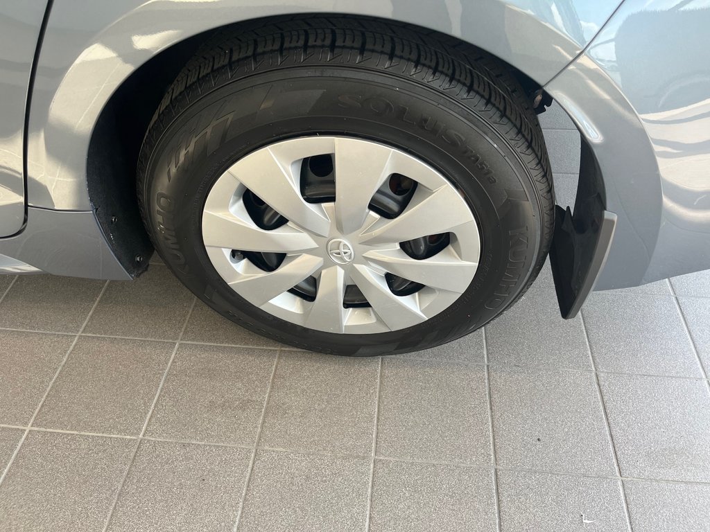 2022 Toyota Corolla LE in Amos, Quebec - 9 - w1024h768px
