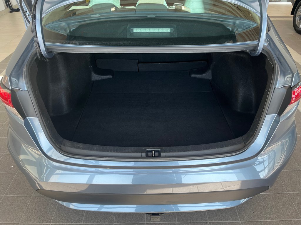 2022 Toyota Corolla LE in Amos, Quebec - 8 - w1024h768px
