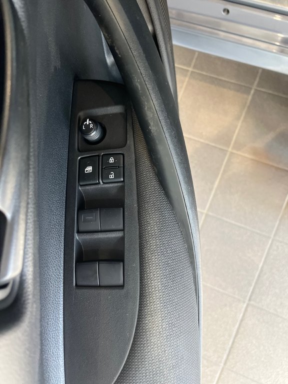 2022 Toyota Corolla LE in Amos, Quebec - 13 - w1024h768px
