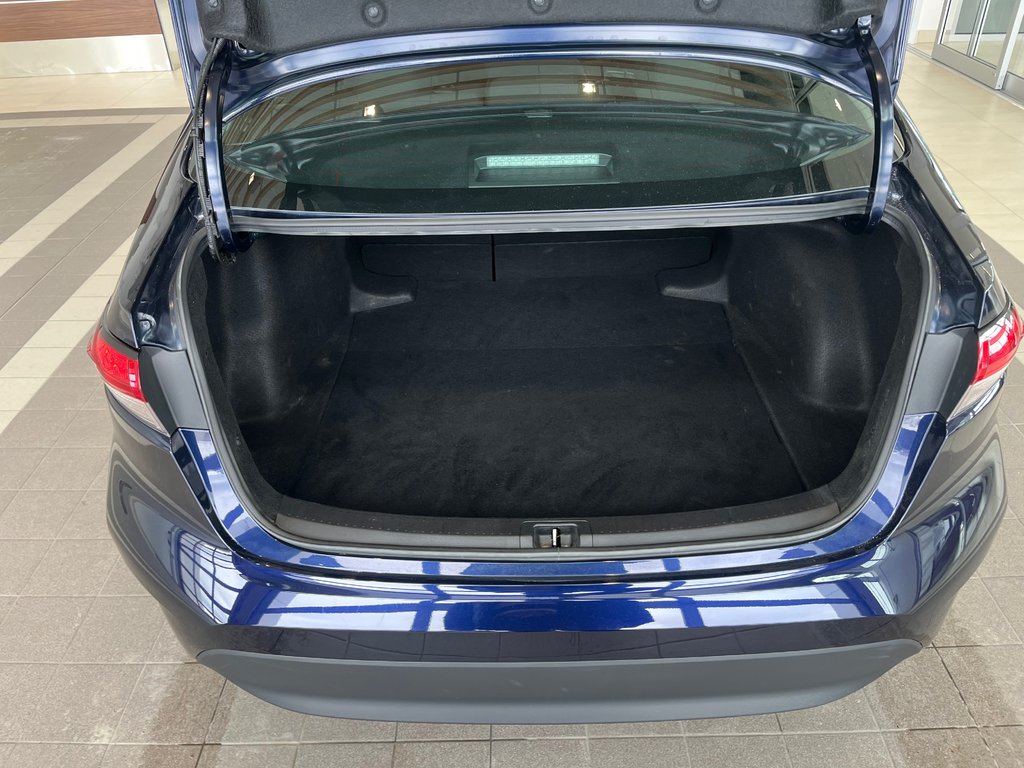 2024 Toyota Corolla LE in Amos, Quebec - 9 - w1024h768px