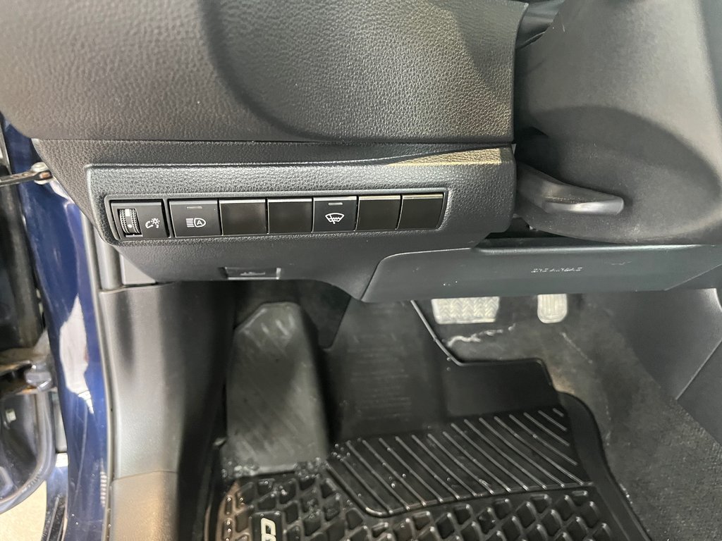 2024 Toyota Corolla LE in Amos, Quebec - 13 - w1024h768px