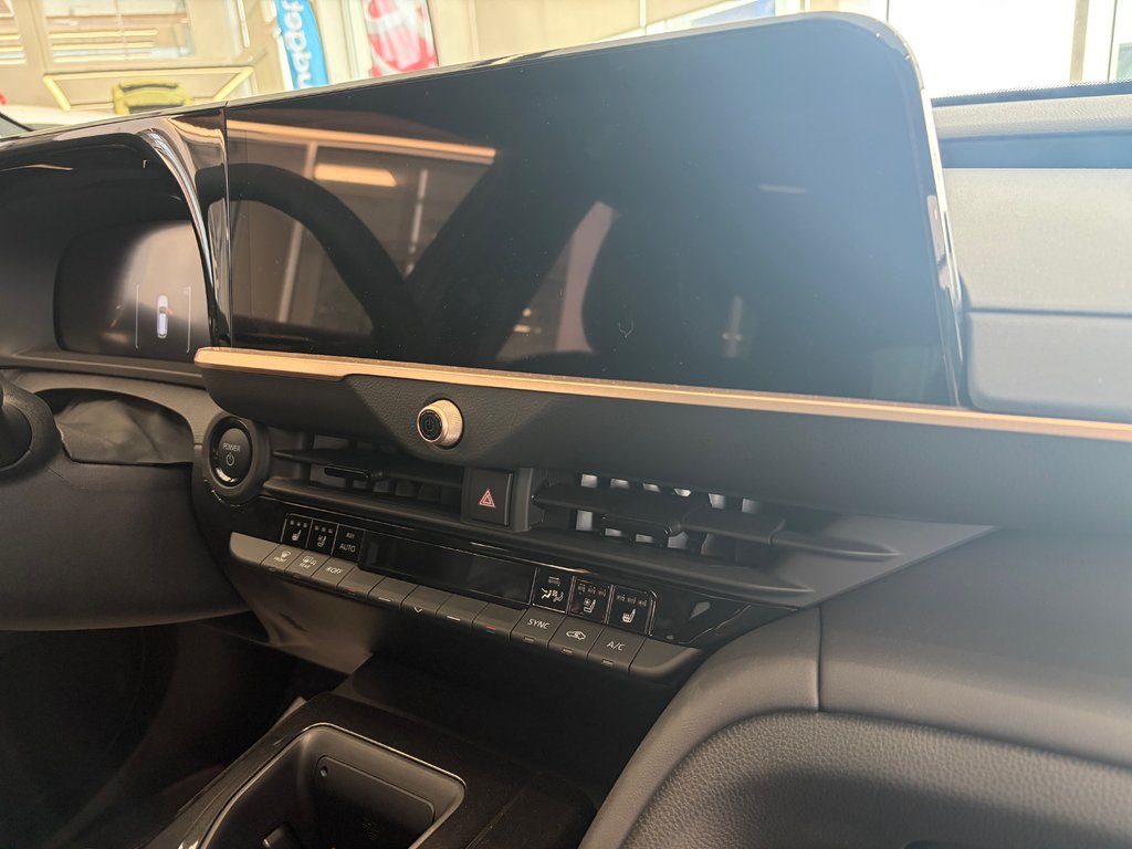 Toyota Crown Signia Limited 2025 à Amos, Québec - 12 - w1024h768px