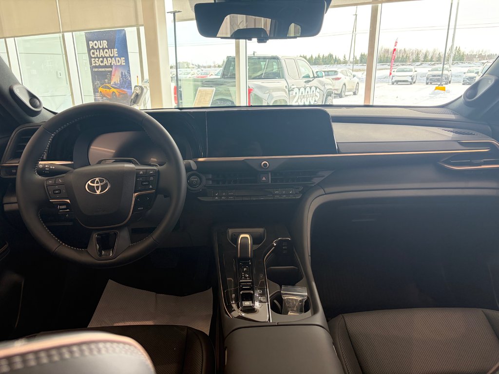 Toyota Crown Signia Limited 2025 à Amos, Québec - 7 - w1024h768px