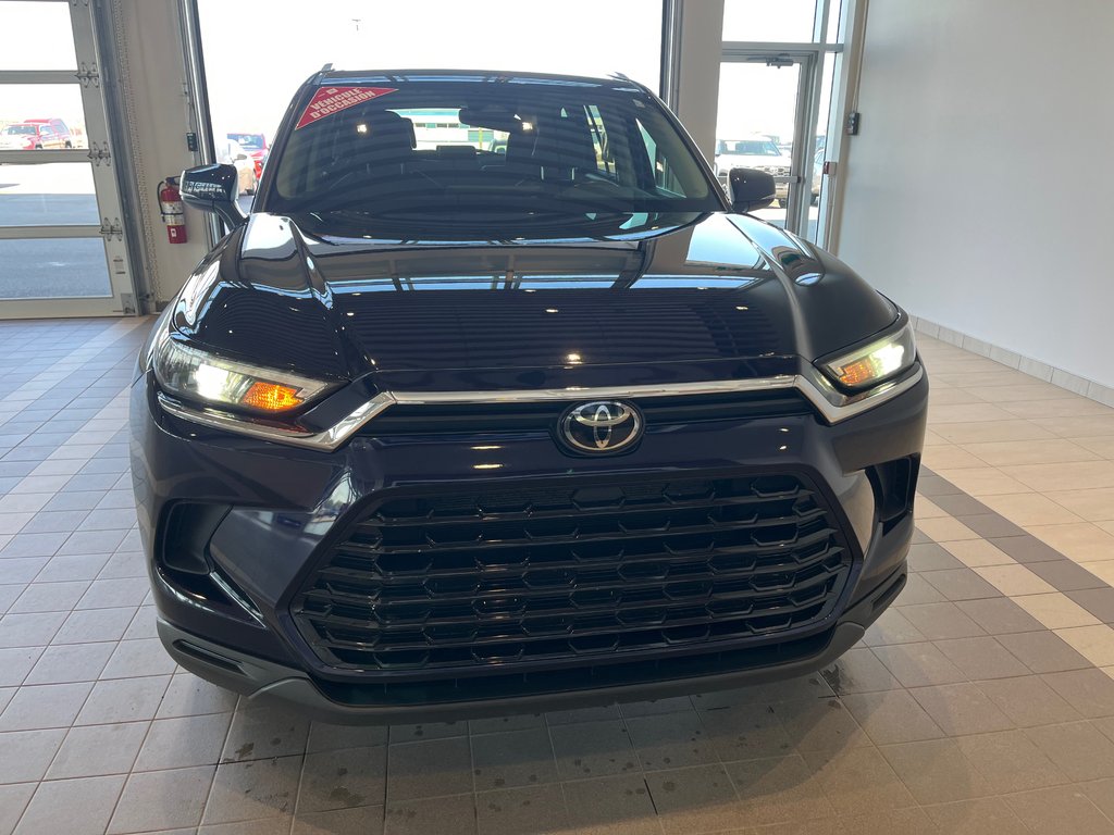 Toyota Grand Highlander XLE 2024 à Amos, Québec - 2 - w1024h768px