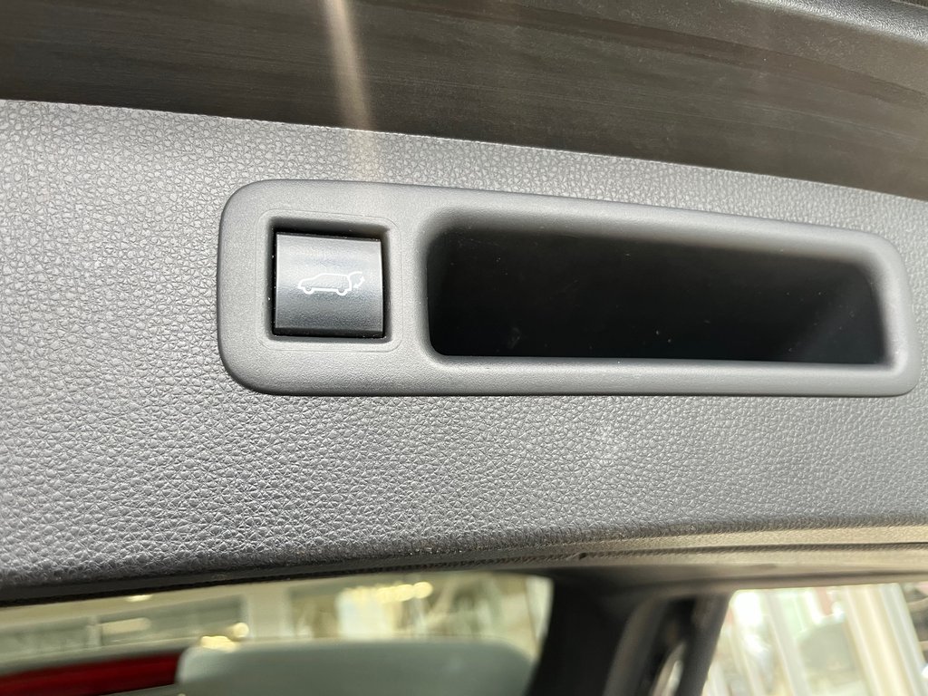 2020 Toyota Highlander XLE in Amos, Quebec - 5 - w1024h768px