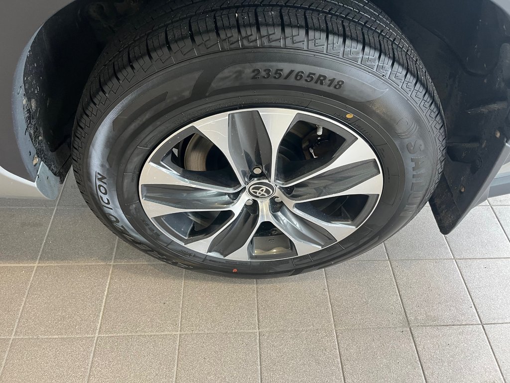 2020 Toyota Highlander XLE in Amos, Quebec - 19 - w1024h768px
