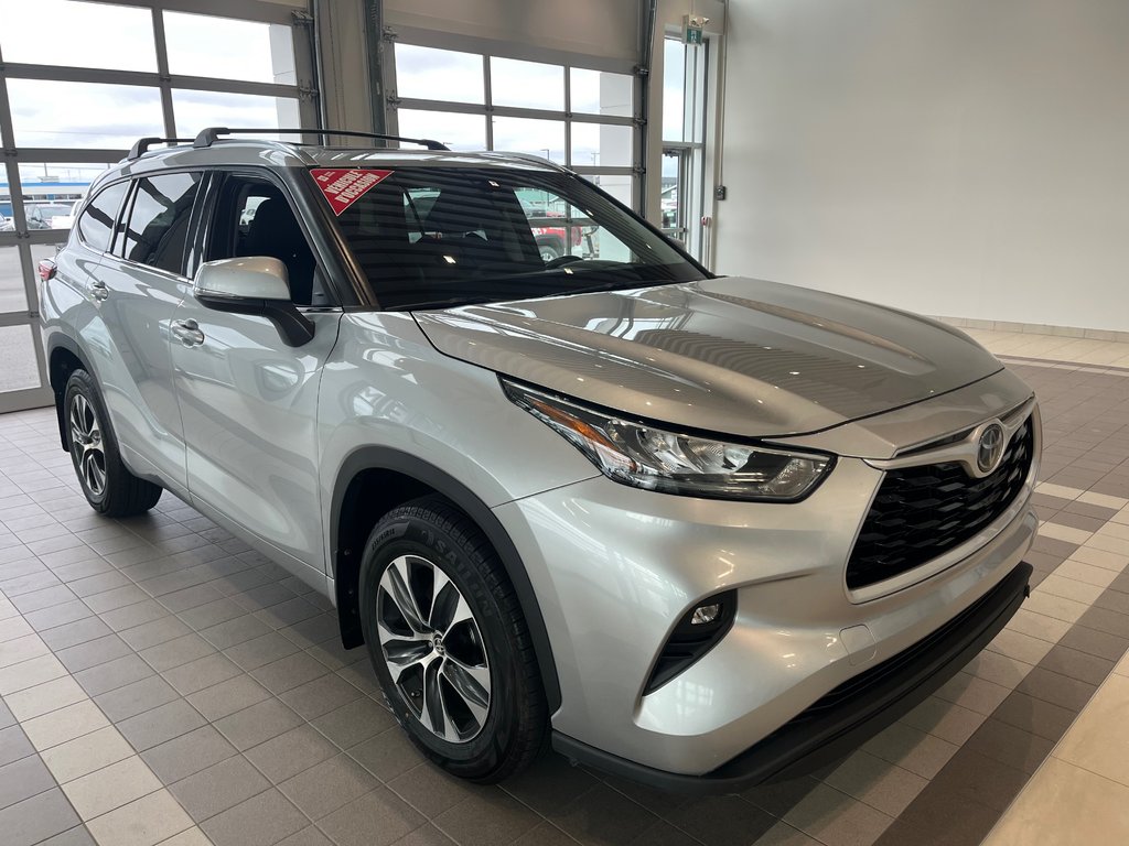 2020 Toyota Highlander XLE in Amos, Quebec - 1 - w1024h768px
